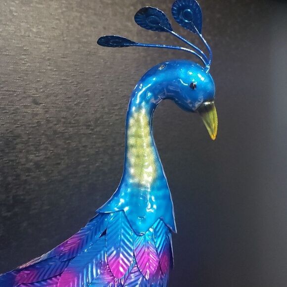 NWT Gorgeous Freestanding Metal Peacock Garden Decor Bright Vivid Colors - Picture 8 of 13